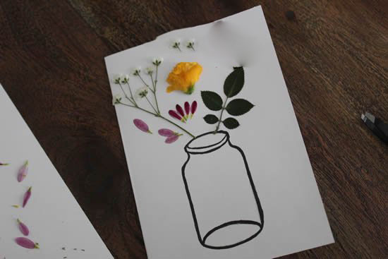 自制母親節(jié)壓花卡片 用干花做賀卡的方法圖解 - www.shouyihuo.com